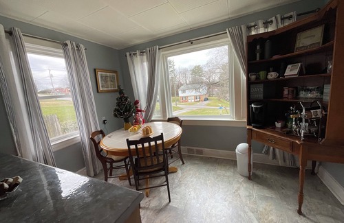 Roanoke Casa | The Spacious all inclusive main floor apartment in triplex +2 bedroom 1 bath