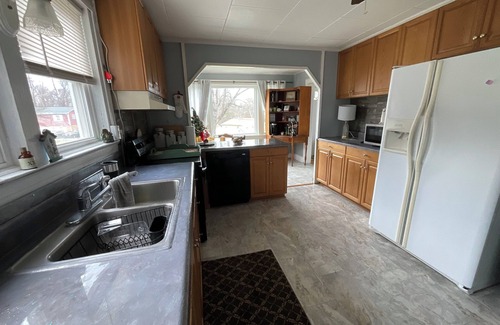 Roanoke Casa | The Spacious all inclusive main floor apartment in triplex +2 bedroom 1 bath
