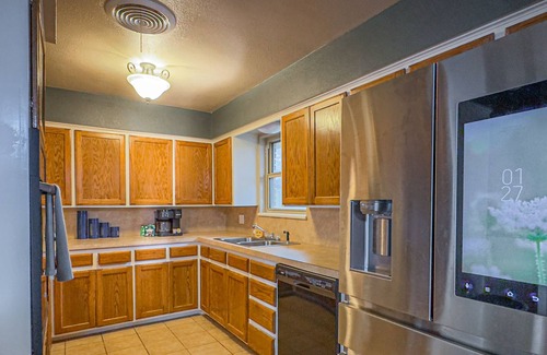 Burkburnett Casa | The Spacious Avocado | 4 Bed, 2 Bath