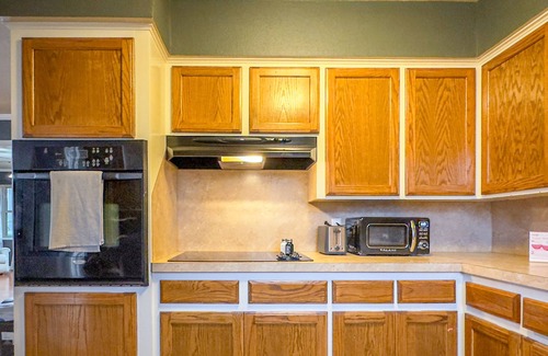 Burkburnett Casa | The Spacious Avocado | 4 Bed, 2 Bath
