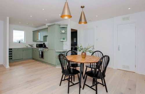 Coppetts Apartamento | The Sparkford Gardens - Lovely 2BDR with Balcony