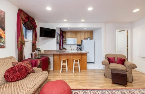 Lower Avenues Apartamento | The Speakeasy - Apt in Historic Avenues