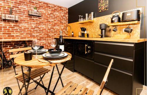Jacquard - Prefecture Apartamento | "The speakeasy" Pub new yorkais Centre ville - Idéal PRO - Wifi Fibre - Rétroprojecteur cinéma
