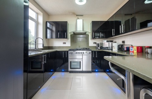 Worcester Casa | The Spetchley- 5 Bedroom, 10 Guests , Private Parking