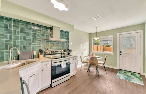 Sweetbriar Apartamento | The Spicy Margarita | Brand New!