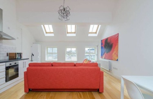 Cathedral Quarter Apartamento | The Spire Apt - Spacious 2-Bed City Centre Apt – Sleeps 5 | Cathedral Quarter Location