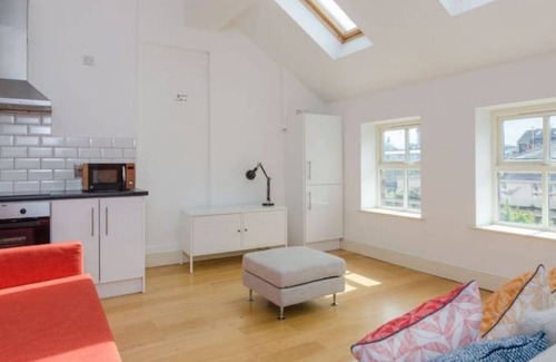 Cathedral Quarter Apartamento | The Spire Apt - Spacious 2-Bed City Centre Apt – Sleeps 5 | Cathedral Quarter Location