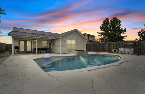 Lynn Haven Casa | The Splash Pad Sleeps 13 w Pool Patio and Garage