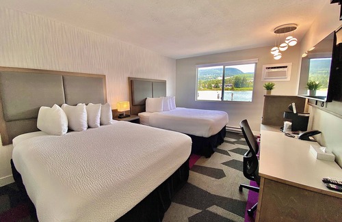 Sechelt Hotel | The Spot at Porpoise Bay