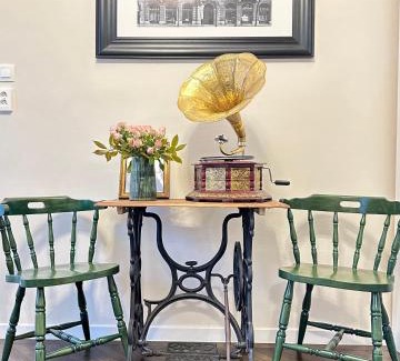 Ferencvaros Apartamento | The Spot with Green Chair - cozy space near Danube