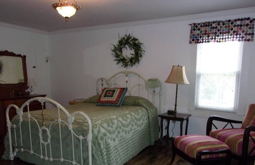 Warrensville Otro | The Spring House, 1842 Farmhouse