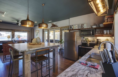 Blowing Rock Cabaña | The Springhouse 2BR 2BA Hot Tub Fire Pit