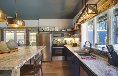 Blowing Rock Cabaña | The Springhouse 2BR 2BA Hot Tub Fire Pit