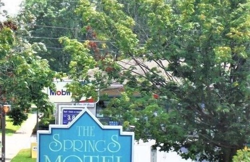 Saratoga Springs Hotel | The Springs Motel
