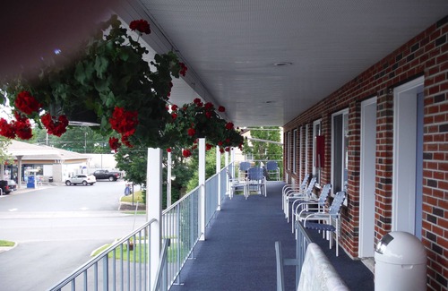 Saratoga Springs Hotel | The Springs Motel