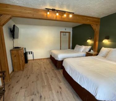 South Fork Cabina | The Spruce Lodge