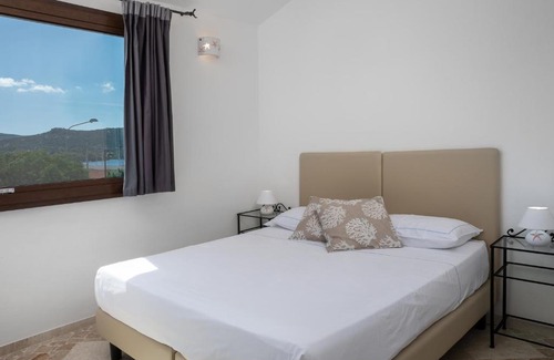 Cannigione Cama Y Desayuno | The Square Depandance
