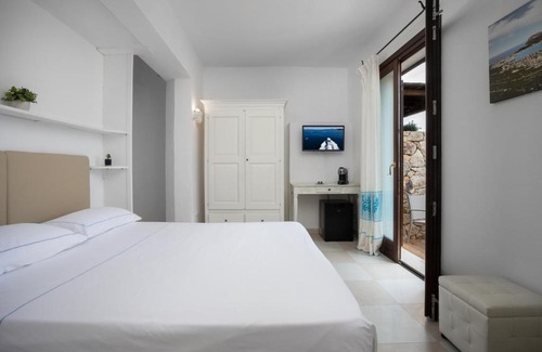 Cannigione Cama Y Desayuno | The Square Depandance
