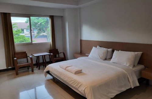 Nikhom Phatthana Hotel | The Square Rayong