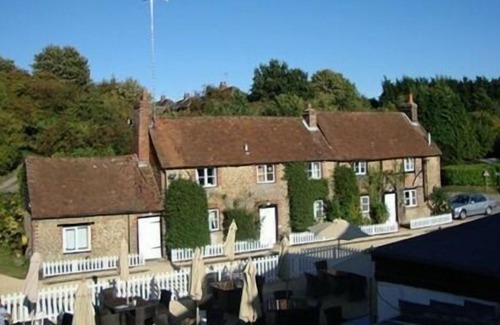 Godalming Cabaña | The Squirrel Inn