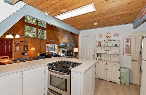 Green Valley Lake Casa | The Squirrel's Nest - Pet Friendly
