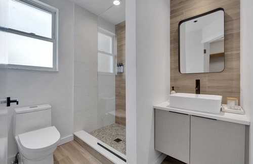 Asbury Park Hotel | The St. Laurent: King - Sleeps 2