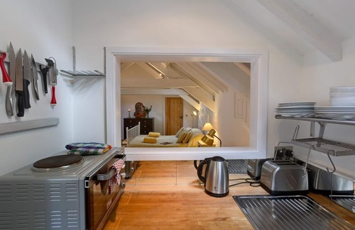 Rhydwyn Apartamento | The Stable Loft - a sea view that sleeps 2 guests in 1 bedroom