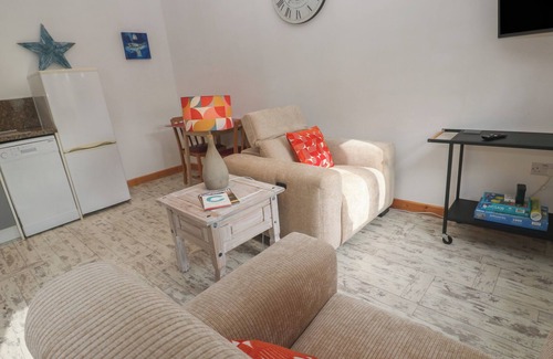 Rosudgeon Cabaña | THE STABLE, pet friendly, character holiday cottage in Rosudgeon