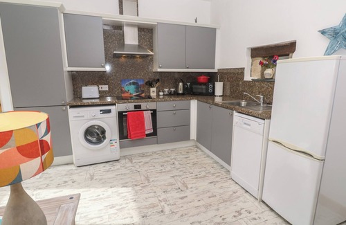 Rosudgeon Cabaña | THE STABLE, pet friendly, character holiday cottage in Rosudgeon