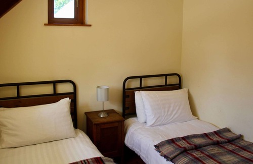 Tremain Cabaña | The Stables -3 miles from stunning Aberporth Beach
