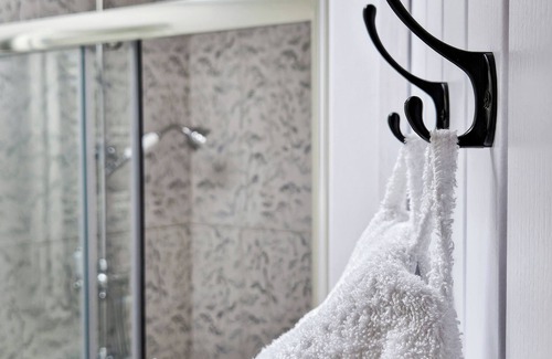 Potters Bar Casa | The Stables - a luxurious & tranquil country retreat with private hot tub & gym