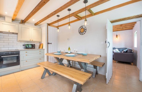 Castlemartin Cabaña | The Stables and Bullpen, Holiday Cottage Castlemartin, Sleeps 6, 3 bedrooms, bathrooms