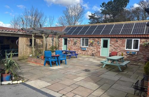 Bridlington Casa | The Stables At Eastmoor Farm Large Luxury 2 Bed Cottage with Big Family Bedroom Dog Friendly Secure Gardens and Free Parking Free WiFi
