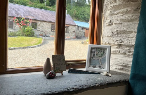 Tremain Cabaña | The Stables Cottage - Three bedrooms, Cardigan Bay, West coast of Wales