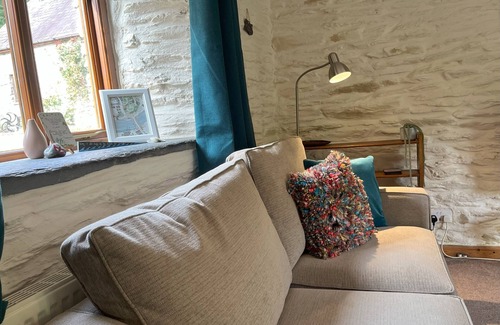 Tremain Cabaña | The Stables Cottage - Three bedrooms, Cardigan Bay, West coast of Wales