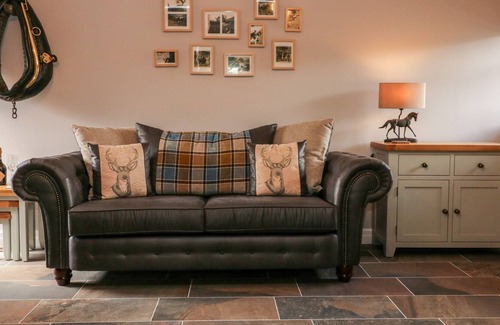 Cauldon Low Casa | THE STABLES, family friendly, character holiday cottage in Ramshorn