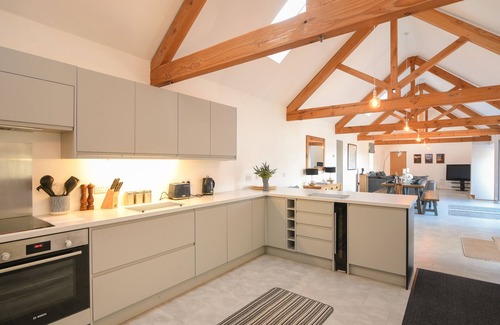 Lyme Regis Casa | THE STABLES, family friendly, character holiday cottage in Uplyme