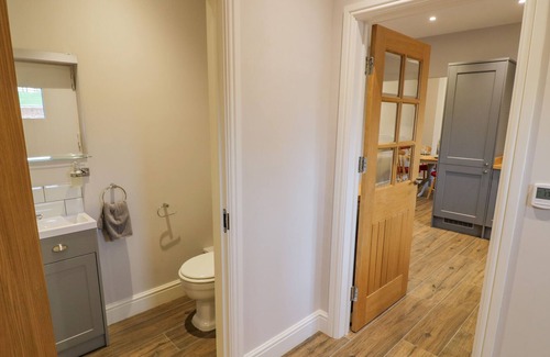 Gretton Otro | THE STABLES, family friendly, character holiday cottage in Crick