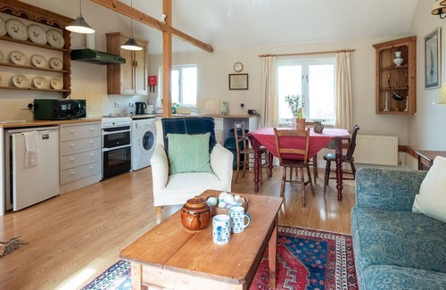 Theberton Cabaña | The Stables, Theberton - sleeps 2 guests in 1 bedroom