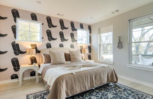 McFerrin Park Casa | The Stage by AvantStay Chic 4BDR w Covered Balcony Modern Newly Built