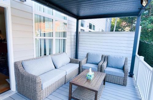 Downtown Memphis Apartamento | The Stallion #104 - Brand New Modern Spacious Loft with Patio - Walkable to attractions