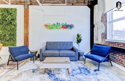 Downtown Memphis Apartamento | The Stallion #106 - Walk to Museums, Luxe Loft with free gated parking