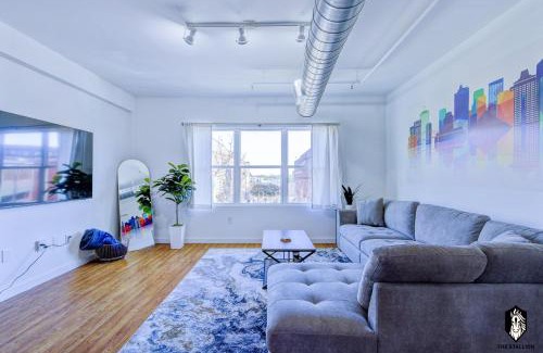 Downtown Memphis Apartamento | The Stallion #301 - Walk to attractions, Modern Luxe Loft in Downtown Memphis with free covered gated parking
