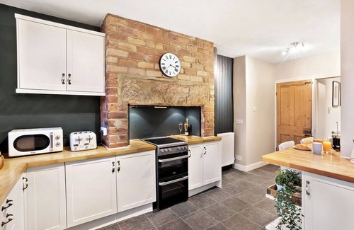 Harrogate Apartamento | The Stanley Suite -1 bedroom apt, Harrogate. Free Parking. Garden. Dog Friendly.
