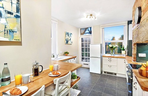 Harrogate Apartamento | The Stanley Suite -1 bedroom apt, Harrogate. Free Parking. Garden. Dog Friendly.