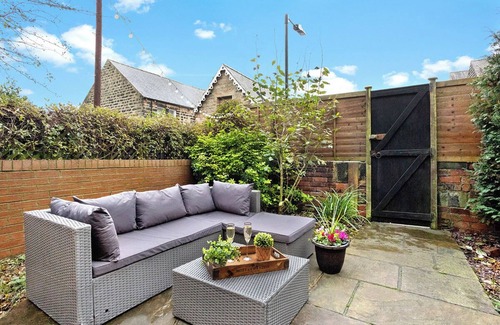 Harrogate Apartamento | The Stanley Suite -1 bedroom apt, Harrogate. Free Parking. Garden. Dog Friendly.