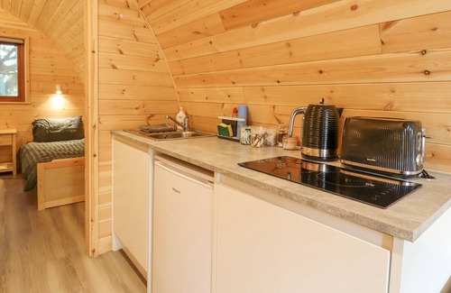 Newmarket Cabaña | THE STAR AT LIDGATE - CABIN 2, pet friendly in Cheveley