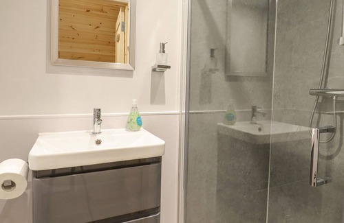 Newmarket Cabaña | THE STAR AT LIDGATE - CABIN 2, pet friendly in Cheveley
