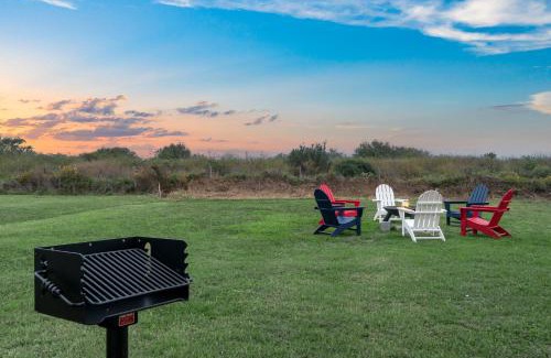Crystal Beach Casa | The Star-Spangled Cottage