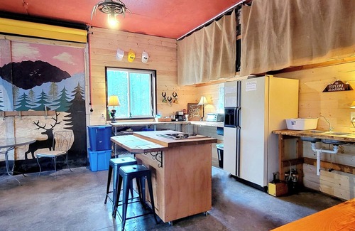 Greenough Cabina | The Stargazer A-frame Cabin with Mtn View, Hot Tub